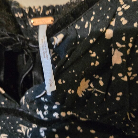 Free People Women's Sz S Tess Mini Black/White ASO Chanel in Day of Our Lives - Picture 6 of 7